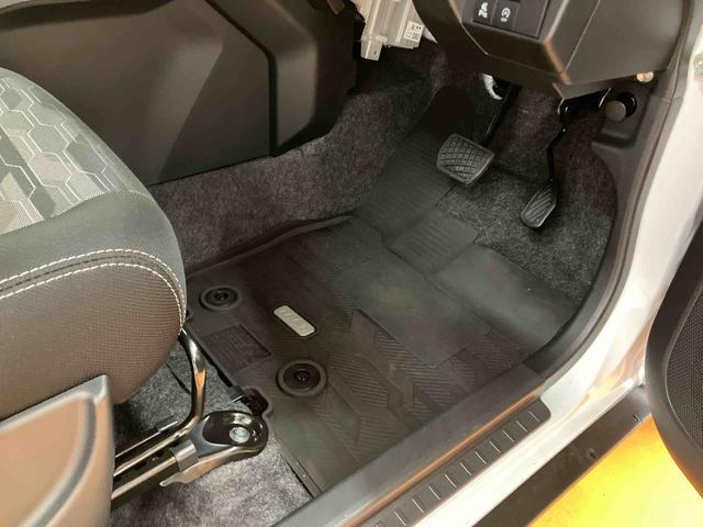 タフトＧターボ　クロムベンチャーターボ　ガラスルーフ　ルーフレール　バックカメラ　ＬＥＤヘッドランプ　オートライト　シートヒーター　前後コ−ナ−センサー　革巻きハンドル　電動駐車ブレーキ　キーフリーシステム　アルミホイール　ステリモ（千葉県）の中古車