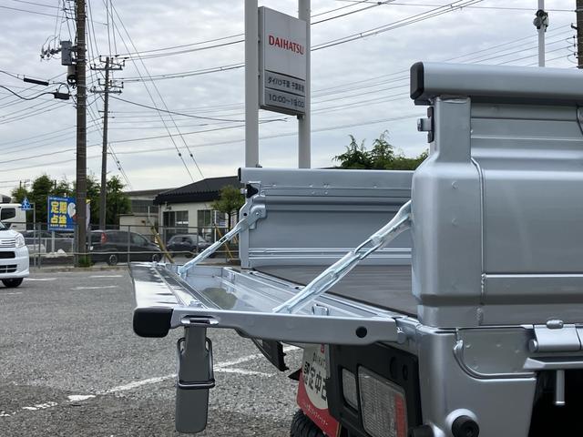 ハイゼットトラックジャンボエクストラ電子制御式４ＷＤ　リヤデフロック　ＬＥＤ荷台灯　テールゲートチェーン　ＬＥＤヘッド／フォグランプ　スマートキー　電動格納ドアミラー　オーバーヘッドシェルフ　コーナーセンサー　衝突被害軽減ブレーキ（千葉県）の中古車