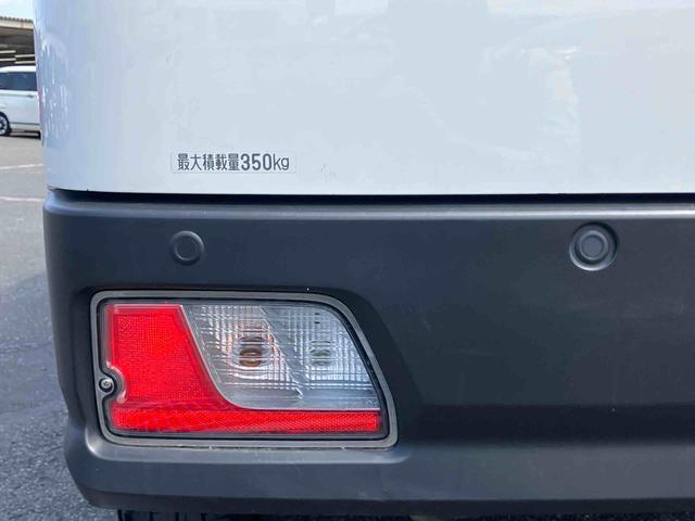 ハイゼットカーゴデラックス衝突回避支援ブレーキ　誤発進抑制制御　横滑り防止装置　オートライト　ＡＭ／ＦＭラジオ　前後コーナーセンサー　オーバーヘッドシェルフ　アイドリングストップ　パワーウィンドウ　スモークドガラス　キーレス（千葉県）の中古車