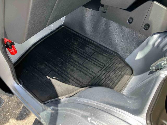 ハイゼットトラックスタンダード荷台三方開　バッテリーカバー　ＡＭ／ＦＭラジオ　ハロゲンヘッドランプ　オートライト　オートハイビーム　衝突被害軽減ブレーキ　マニュアルエアコン　アイドリングストップ　サイドレバー式パーキングブレーキ（千葉県）の中古車