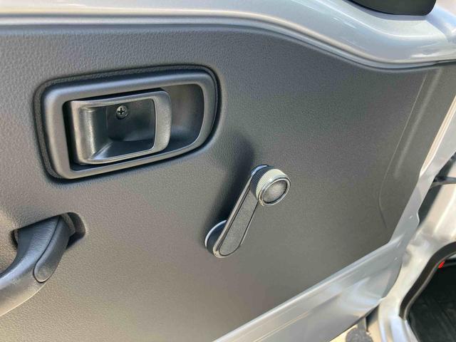 ハイゼットトラックスタンダード荷台三方開　バッテリーカバー　ＡＭ／ＦＭラジオ　ハロゲンヘッドランプ　オートライト　オートハイビーム　衝突被害軽減ブレーキ　マニュアルエアコン　アイドリングストップ　サイドレバー式パーキングブレーキ（千葉県）の中古車