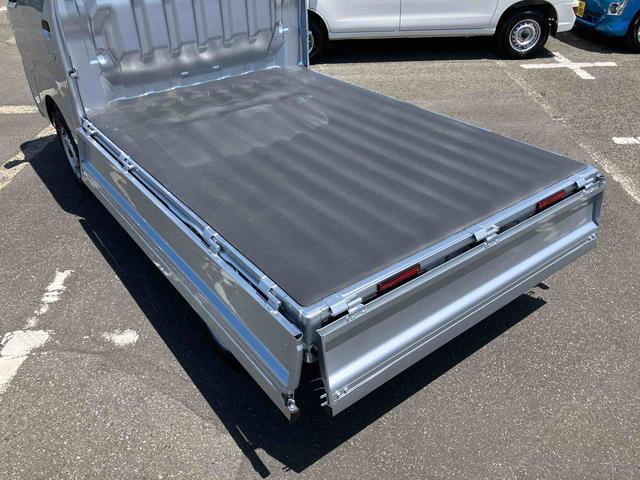 ハイゼットトラックスタンダード荷台三方開　バッテリーカバー　ＡＭ／ＦＭラジオ　ハロゲンヘッドランプ　オートライト　オートハイビーム　衝突被害軽減ブレーキ　マニュアルエアコン　アイドリングストップ　サイドレバー式パーキングブレーキ（千葉県）の中古車