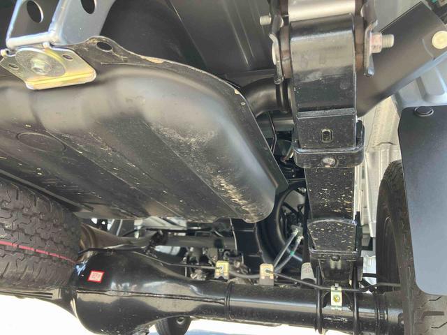 ハイゼットトラックスタンダード荷台三方開　バッテリーカバー　ＡＭ／ＦＭラジオ　ハロゲンヘッドランプ　オートライト　オートハイビーム　衝突被害軽減ブレーキ　マニュアルエアコン　アイドリングストップ　サイドレバー式パーキングブレーキ（千葉県）の中古車