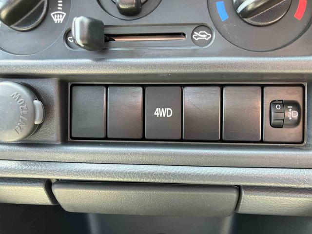 キャリイトラックKCエアコン・パワステ4WD テールゲートチェーン スピーカー一体型AM/FMラジオ エアコン パワステ デュアルエアバッグ ABS 最大積載量350kg(千葉県)の中古車
