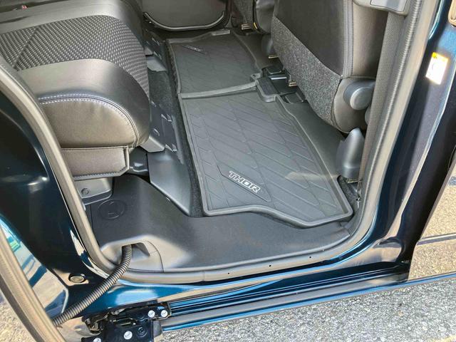 トールカスタムＧ９型ナビ／ＢＴ／ＴＶ／ＤＩＳＣ／全周囲カメラ　後席モニター　前後ドラレコ　ＥＴＣ　シートヒーター　シートバックテーブル　両側パワスラ　ＬＥＤヘッド／フォグ　１４インチアルミ　クルコン　スマートキー（千葉県）の中古車