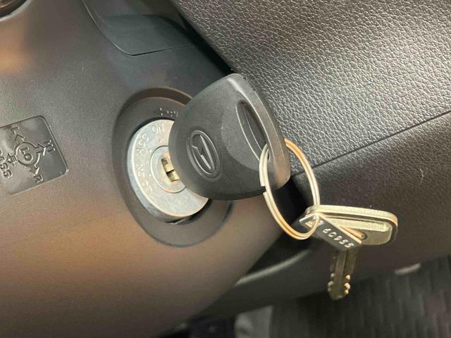 ハイゼットカーゴデラックス衝突被害軽減ブレーキ コーナーセンサー オートライト プライバシーガラス フロントパワーウィンドウ オーバーヘッドシェルフ スピーカー一体型AM・FMラジオ キーレスエントリー アイドリングストップ(千葉県)の中古車