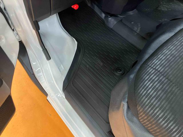 ハイゼットカーゴデラックス衝突被害軽減ブレーキ コーナーセンサー オートライト プライバシーガラス フロントパワーウィンドウ オーバーヘッドシェルフ スピーカー一体型AM・FMラジオ キーレスエントリー アイドリングストップ(千葉県)の中古車