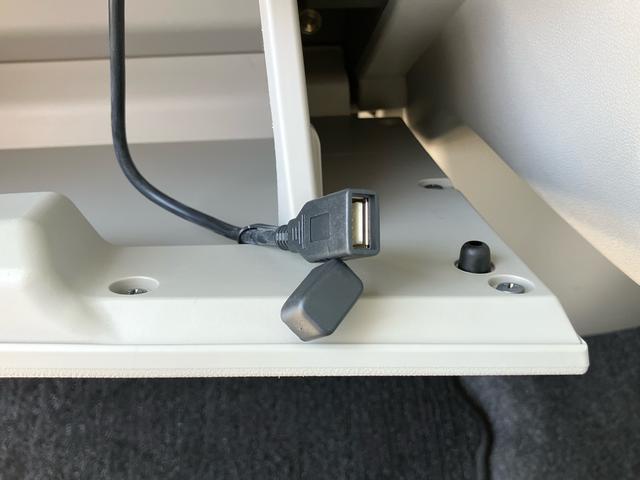 タントL SAナビ/ワンセグ/CD/USB 衝突軽減装置 横滑り防止装置 両側スライドドア ハロゲンヘッドライト キーレスエントリー 盗難防止警報 マニュアルエアコン 足踏み式駐車ブレーキ スモークガラス PW(千葉県)の中古車