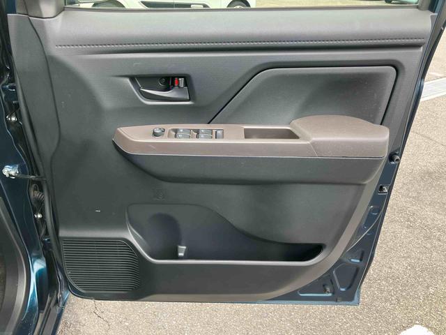 トールＧナビ／ＴＶ／ＤＶＤ／ＢＴ／ＵＳＢ　バックカメラ　ＬＥＤヘッドライト　オートライト　ＡＨＢ　衝突被害軽減ブレーキ　コーナーセンサー　足踏み式駐車ブレーキ　キーフリーシステム　盗難防止アラーム　ステリモ（千葉県）の中古車