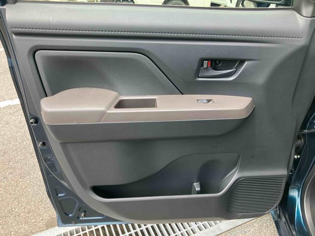 トールＧナビ／ＴＶ／ＤＶＤ／ＢＴ／ＵＳＢ　バックカメラ　ＬＥＤヘッドライト　オートライト　ＡＨＢ　衝突被害軽減ブレーキ　コーナーセンサー　足踏み式駐車ブレーキ　キーフリーシステム　盗難防止アラーム　ステリモ（千葉県）の中古車