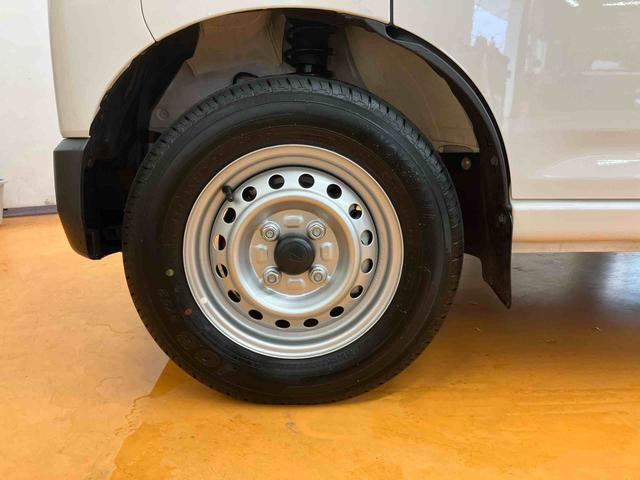 ハイゼットカーゴデラックススマアシ ダイハツ予防安全機能 オーバーヘッドシェルフ スピーカー一体型ラジオチューナー キーレスエントリー オートライト オートハイビーム マニュアルレベリング機能付ハロゲンヘッドライト(千葉県)の中古車