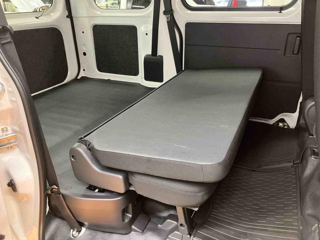 ハイゼットカーゴデラックススマアシ ダイハツ予防安全機能 オーバーヘッドシェルフ スピーカー一体型ラジオチューナー キーレスエントリー オートライト オートハイビーム マニュアルレベリング機能付ハロゲンヘッドライト(千葉県)の中古車