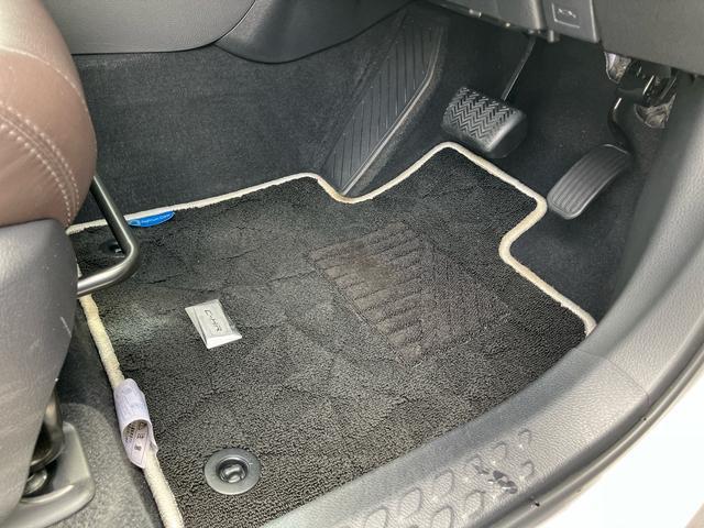 Ｃ−ＨＲＧ　ＬＥＤエディション１１型ナビ／ＴＶ／ＤＶＤ／ＢＴ　バックカメラ　ＥＴＣ　ドラレコ　全車速追従クルコン　ＬＥＤヘッドランプ　オートライト　コーナーセンサー　シートヒーター　ＢＳＭ　革巻ステア　アルミホイール　スマートキー（千葉県）の中古車