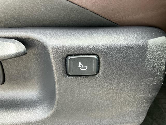 Ｃ−ＨＲＧ　ＬＥＤエディション１１型ナビ／ＴＶ／ＤＶＤ／ＢＴ　バックカメラ　ＥＴＣ　ドラレコ　全車速追従クルコン　ＬＥＤヘッドランプ　オートライト　コーナーセンサー　シートヒーター　ＢＳＭ　革巻ステア　アルミホイール　スマートキー（千葉県）の中古車