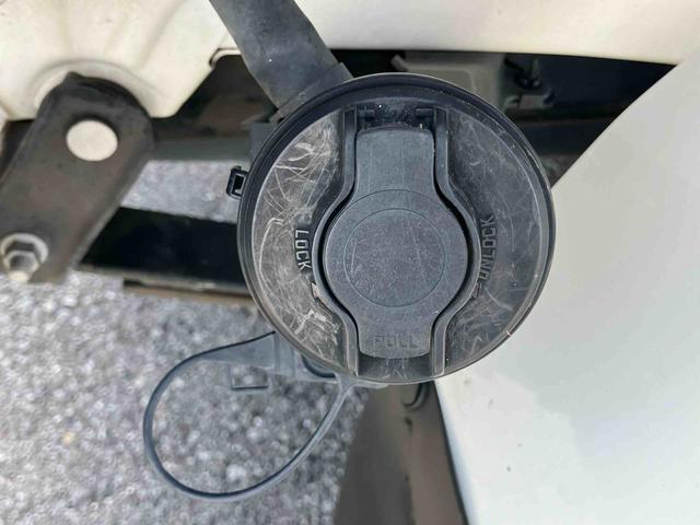 ハイゼットトラック多目的ダンプ（電動）プロテクタータイプ４ＷＤ　５速マニュアル　荷台三方開　リヤ４枚リーフ　バッテリーカバー　リヤデフロック　マニュアルエアコン　パワステ　ハロゲンヘッドランプ　大型ヘッドレスト　サイドレバー式駐車ブレーキ　アシストグリップ（千葉県）の中古車