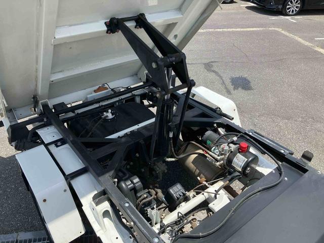 ハイゼットトラック多目的ダンプ（電動）プロテクタータイプ４ＷＤ　５速マニュアル　荷台三方開　リヤ４枚リーフ　バッテリーカバー　リヤデフロック　マニュアルエアコン　パワステ　ハロゲンヘッドランプ　大型ヘッドレスト　サイドレバー式駐車ブレーキ　アシストグリップ（千葉県）の中古車
