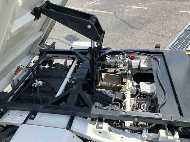 ハイゼットトラック多目的ダンプ（電動）プロテクタータイプ４ＷＤ　５速マニュアル　荷台三方開　リヤ４枚リーフ　バッテリーカバー　リヤデフロック　マニュアルエアコン　パワステ　ハロゲンヘッドランプ　大型ヘッドレスト　サイドレバー式駐車ブレーキ　アシストグリップ（千葉県）の中古車