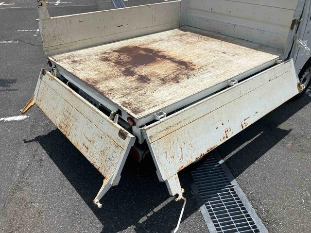 ハイゼットトラック多目的ダンプ（電動）プロテクタータイプ４ＷＤ　５速マニュアル　荷台三方開　リヤ４枚リーフ　バッテリーカバー　リヤデフロック　マニュアルエアコン　パワステ　ハロゲンヘッドランプ　大型ヘッドレスト　サイドレバー式駐車ブレーキ　アシストグリップ（千葉県）の中古車
