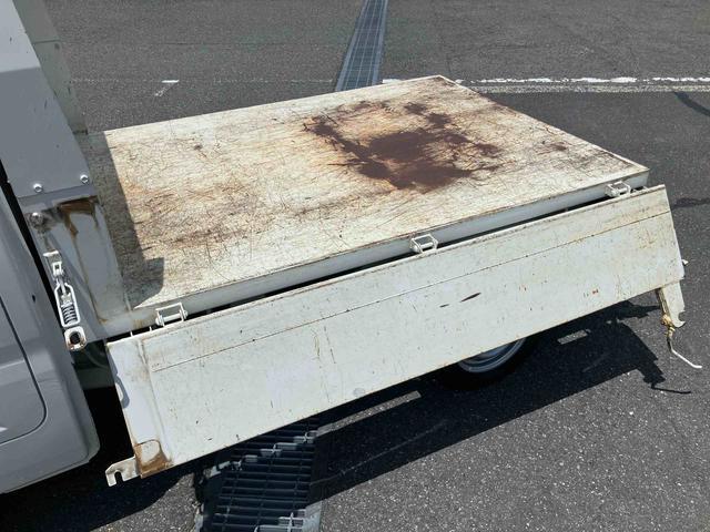 ハイゼットトラック多目的ダンプ（電動）プロテクタータイプ４ＷＤ　５速マニュアル　荷台三方開　リヤ４枚リーフ　バッテリーカバー　リヤデフロック　マニュアルエアコン　パワステ　ハロゲンヘッドランプ　大型ヘッドレスト　サイドレバー式駐車ブレーキ　アシストグリップ（千葉県）の中古車
