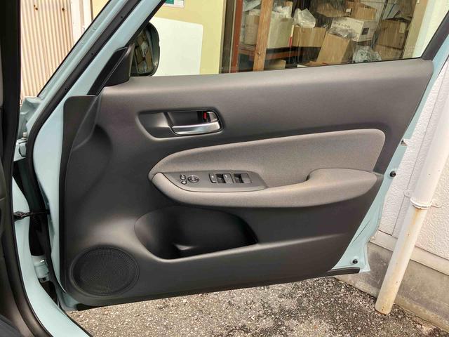 フィットクロスターナビ／ＴＶ／ＤＶＤ／ＢＴ　バックカメラ　ＥＴＣ　ＬＥＤヘッドライト　オートライト　オートクルーズ　　サイドレバー式駐車ブレーキ　　ステアリングスイッチ（千葉県）の中古車