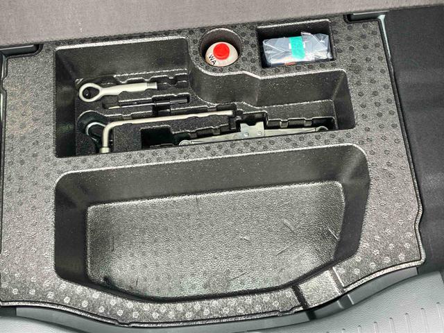 フィットクロスターナビ／ＴＶ／ＤＶＤ／ＢＴ　バックカメラ　ＥＴＣ　ＬＥＤヘッドライト　オートライト　オートクルーズ　　サイドレバー式駐車ブレーキ　　ステアリングスイッチ（千葉県）の中古車