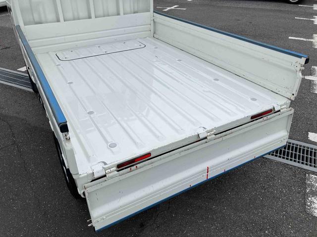 ハイゼットトラックローダンプ４ＷＤ　オートマ　４枚リーフ　荷台三方開　荷台作業灯　大型ヘッドレスト　ハロゲンヘッドライト　マニュアルエアコン　パワーステアリング　サイドレバー式駐車ブレーキ　スピーカー一体型ＡＭ／ＦＭラジオ（千葉県）の中古車