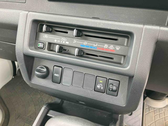 ハイゼットトラックローダンプ４ＷＤ　オートマ　４枚リーフ　荷台三方開　荷台作業灯　大型ヘッドレスト　ハロゲンヘッドライト　マニュアルエアコン　パワーステアリング　サイドレバー式駐車ブレーキ　スピーカー一体型ＡＭ／ＦＭラジオ（千葉県）の中古車