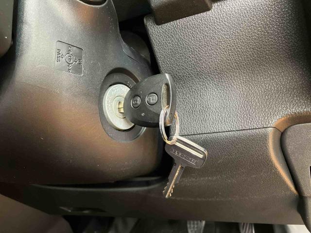 ハイゼットカーゴデラックススマアシ ダイハツ予防安全機能 3モード選択式電子制御4WD オーバーヘッドシェルフ キーレスエントリー リヤヒーター 前後コーナーセンサー マニュアルレベリング機能付ハロゲンヘッドライト(千葉県)の中古車