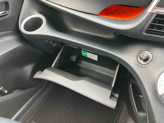 シエンタＧナビ／ＢＴ／ＴＶ／ＤＩＳＣ／バックカメラ　ＥＴＣ　両側電動スライドドア　クリアテールランプ　プッシュボタンスターター　オートエアコン　電動格納ドアミラー　横滑り防止装置　衝突被害軽減ブレーキ（千葉県）の中古車