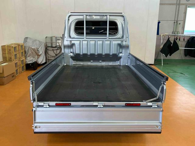 ハイゼットトラックスタンダードスマアシ ダイハツ予防安全機能 3モード選択電子制御式4WD マニュアルレベリング機能付LEDヘッドライト 荷台マット テールゲートチェーン ゲートプロテクター ガードフレームプロテクター(千葉県)の中古車
