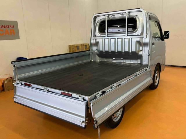 ハイゼットトラックスタンダードスマアシ ダイハツ予防安全機能 3モード選択電子制御式4WD マニュアルレベリング機能付LEDヘッドライト 荷台マット テールゲートチェーン ゲートプロテクター ガードフレームプロテクター(千葉県)の中古車