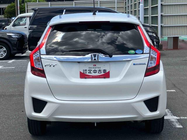 フィットハイブリッドＬパッケージハイブリッド　ナビ／ＴＶ／ＤＶＤ／ＢＴ　バックカメラ　ＥＴＣ　ＬＥＤヘッドライト　オートライト　オートクルーズ　ハーフシェイドガラス　革巻ハンドル　サイドレバー式駐車ブレーキ　衝突軽減装置　ステリモ（千葉県）の中古車
