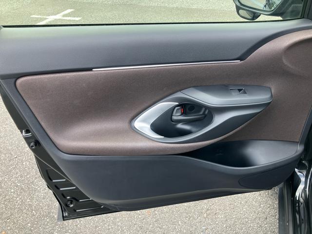 ヤリスクロスハイブリッドＺハイブリッド　８型ナビ／ＴＶ／ＵＳＢ／ＢＴ　バックカメラ　ＥＴＣ　全車速追従クルコン　運転席パワーシート　電動リヤゲート　ＡＣ１００Ｖ電源　ＬＥＤヘッドライト　オートライト　革巻ステアリング　ステリモ（千葉県）の中古車