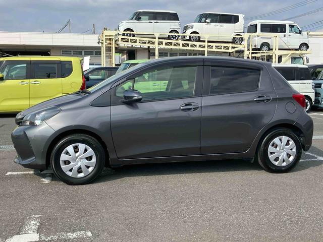 ヴィッツFナビ/ワンセグ/BT/CD キーレスエントリー 横滑り防止装置 ハロゲンヘッドランプ マニュアルエアコン アイドリングストップ 電動格納ドアミラー ゲート式シフトレバー サイドレバー式駐車ブレーキ(千葉県)の中古車