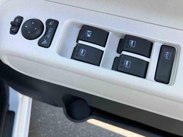 ムーヴキャンバスストライプスＧバックカメラ　ホッとカップホルダー　置き楽ボックス　ＬＥＤヘッドライト　オートライト　ＡＨＢ　衝突被害軽減装置　前後コーナーセンサー　両側電動スライドドア　シートヒーター　電動駐車ブレーキ　キーフリー（千葉県）の中古車
