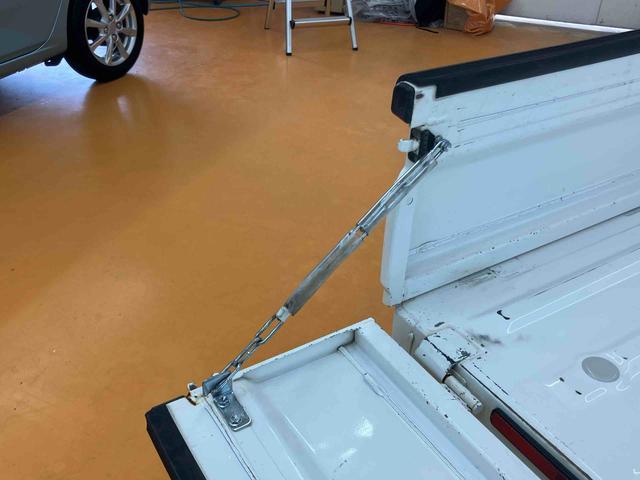 ハイゼットトラックスタンダード 農用スペシャル4WD スーパーデフロック ゲートプロテクター ガードフレームプロテクター テールゲートチェーン リヤ4枚リーフスプリング 荷台作業灯 スピーカー一体型ラジオチューナー 助手席シートバックポケット(千葉県)の中古車