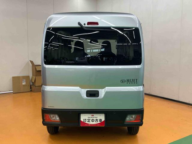 ハイゼットカーゴデラックススマアシ ダイハツ予防安全機能 前後コーナーセンサー キーレスエントリー スピーカー一体型ラジオチューナー オーバーヘッドシェルフ マニュアルレベリング機能付ハロゲンヘッドライト アイドリングストップ(千葉県)の中古車