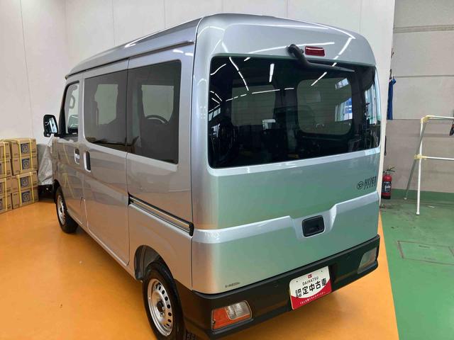 ハイゼットカーゴデラックススマアシ ダイハツ予防安全機能 前後コーナーセンサー キーレスエントリー スピーカー一体型ラジオチューナー オーバーヘッドシェルフ マニュアルレベリング機能付ハロゲンヘッドライト アイドリングストップ(千葉県)の中古車