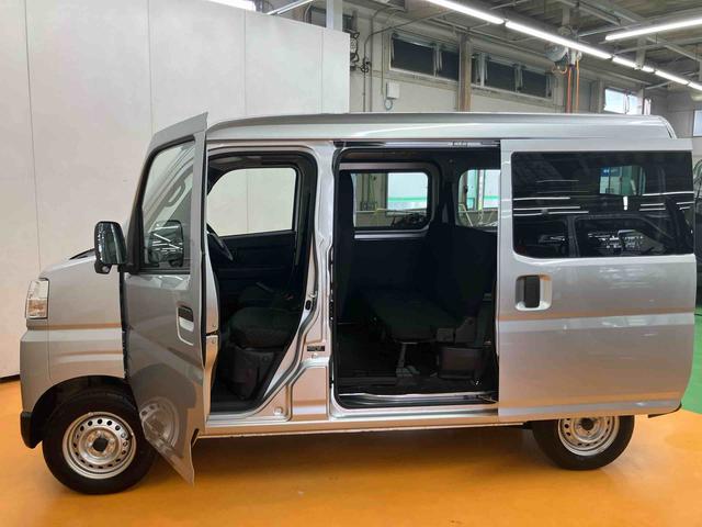 ハイゼットカーゴデラックススマアシ ダイハツ予防安全機能 前後コーナーセンサー キーレスエントリー スピーカー一体型ラジオチューナー オーバーヘッドシェルフ マニュアルレベリング機能付ハロゲンヘッドライト アイドリングストップ(千葉県)の中古車