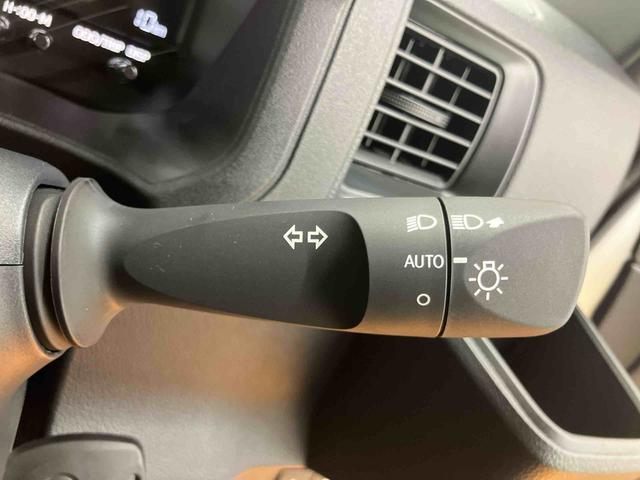 ハイゼットカーゴデラックススマアシ ダイハツ予防安全機能 前後コーナーセンサー キーレスエントリー スピーカー一体型ラジオチューナー オーバーヘッドシェルフ マニュアルレベリング機能付ハロゲンヘッドライト アイドリングストップ(千葉県)の中古車