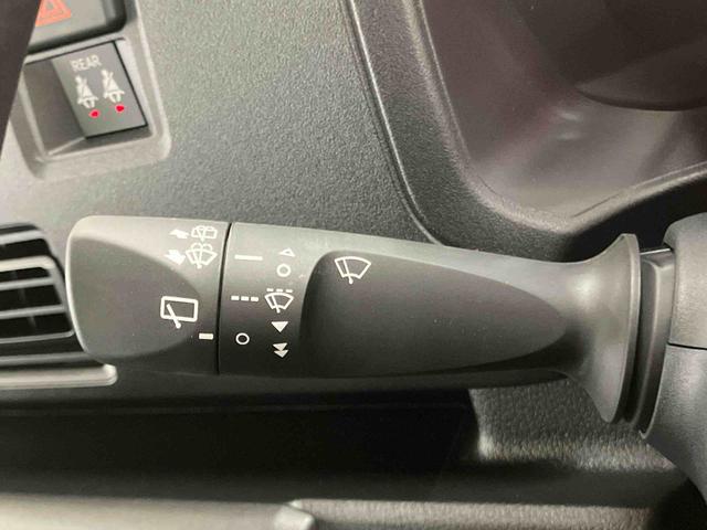 ハイゼットカーゴデラックススマアシ ダイハツ予防安全機能 前後コーナーセンサー キーレスエントリー スピーカー一体型ラジオチューナー オーバーヘッドシェルフ マニュアルレベリング機能付ハロゲンヘッドライト アイドリングストップ(千葉県)の中古車