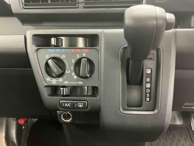 ハイゼットカーゴデラックススマアシ ダイハツ予防安全機能 前後コーナーセンサー キーレスエントリー スピーカー一体型ラジオチューナー オーバーヘッドシェルフ マニュアルレベリング機能付ハロゲンヘッドライト アイドリングストップ(千葉県)の中古車