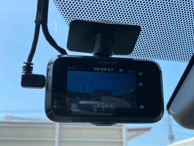 ヤリスハイブリッドG4WD 8型ナビ/TV/BT/USB バックカメラ 前後ドラレコ ETC 全車速追従クルコン ブラインドスポットモニター AC100V電源 オートライト AHB 衝突軽減装置 前後クリアランスセンサー(千葉県)の中古車