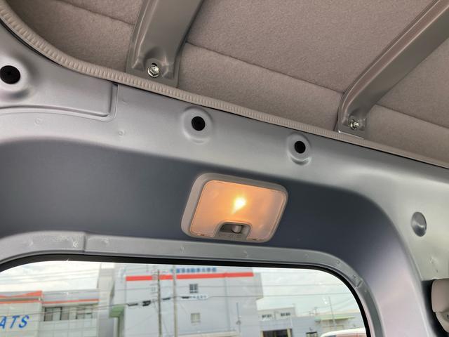 ハイゼットカーゴデラックス衝突被害軽減ブレーキ　コーナーセンサー　オートライト　プライバシーガラス　フロントパワーウィンドウ　オーバーヘッドシェルフ　スピーカー一体型ＡＭ・ＦＭラジオ　キーレスエントリー　アイドリングストップ（千葉県）の中古車