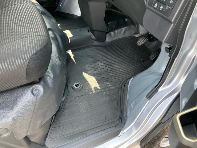 ハイゼットカーゴデラックス衝突被害軽減ブレーキ　コーナーセンサー　オートライト　プライバシーガラス　フロントパワーウィンドウ　オーバーヘッドシェルフ　スピーカー一体型ＡＭ・ＦＭラジオ　キーレスエントリー　アイドリングストップ（千葉県）の中古車