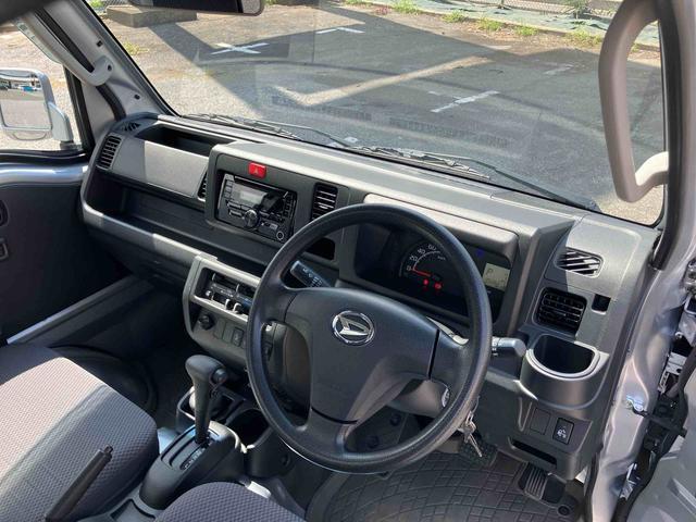 ハイゼットトラックエクストラSAIIIt衝突被害軽減ブレーキ CD/AUX 荷台三方開 荷台作業灯 LEDヘッドライト LEDフォグランプ パワーウィンド バッテリーカバー 工具箱(盗難防止キー付き) リヤスモークガラス キーレスエントリー(千葉県)の中古車