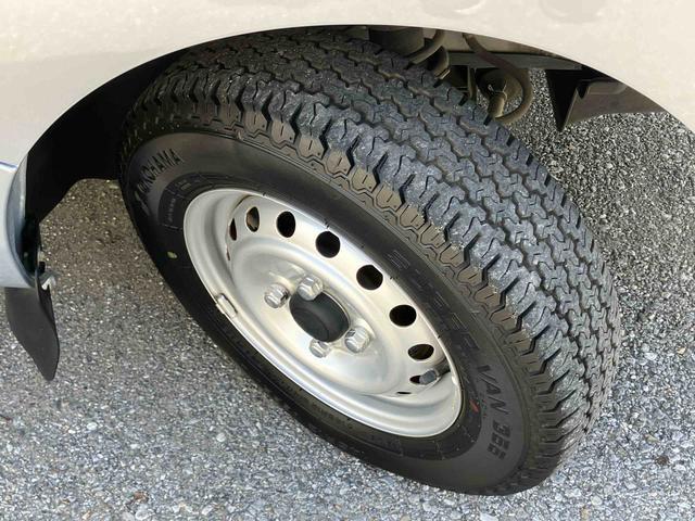 ハイゼットトラックエクストラSAIIIt衝突被害軽減ブレーキ CD/AUX 荷台三方開 荷台作業灯 LEDヘッドライト LEDフォグランプ パワーウィンド バッテリーカバー 工具箱(盗難防止キー付き) リヤスモークガラス キーレスエントリー(千葉県)の中古車
