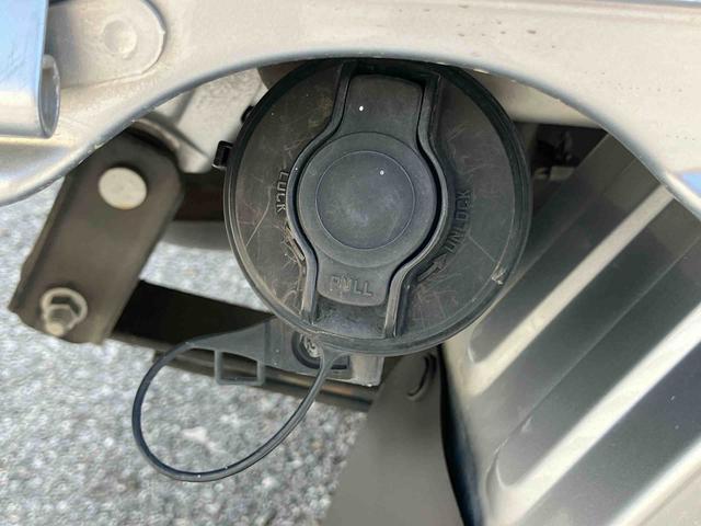 ハイゼットトラックエクストラSAIIIt衝突被害軽減ブレーキ CD/AUX 荷台三方開 荷台作業灯 LEDヘッドライト LEDフォグランプ パワーウィンド バッテリーカバー 工具箱(盗難防止キー付き) リヤスモークガラス キーレスエントリー(千葉県)の中古車
