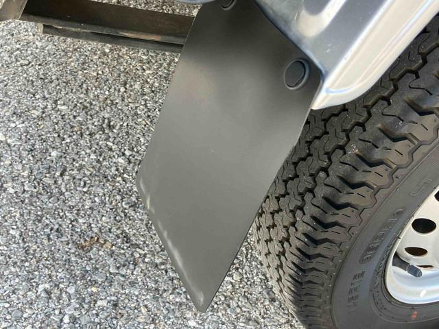 ハイゼットトラックエクストラSAIIIt衝突被害軽減ブレーキ CD/AUX 荷台三方開 荷台作業灯 LEDヘッドライト LEDフォグランプ パワーウィンド バッテリーカバー 工具箱(盗難防止キー付き) リヤスモークガラス キーレスエントリー(千葉県)の中古車