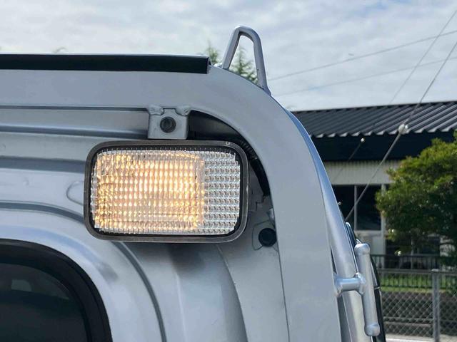 ハイゼットトラックエクストラSAIIIt衝突被害軽減ブレーキ CD/AUX 荷台三方開 荷台作業灯 LEDヘッドライト LEDフォグランプ パワーウィンド バッテリーカバー 工具箱(盗難防止キー付き) リヤスモークガラス キーレスエントリー(千葉県)の中古車